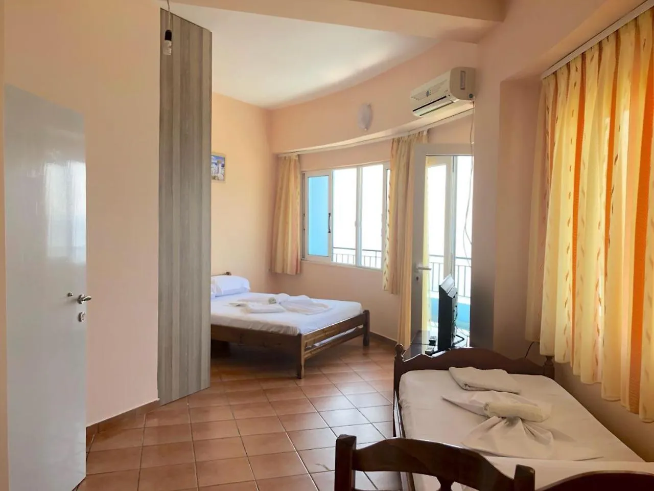 Emily'S Hotel Himarë